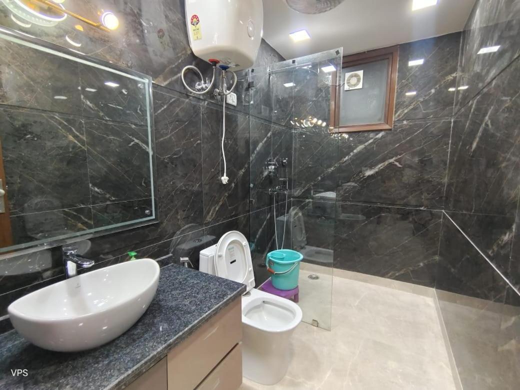 Namastey Homes 3 Bhk Service , Near Max Saket, Delhi Apartment
